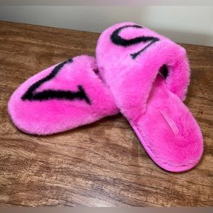 𝓥𝓲𝓬𝓽𝓸𝓻𝓲𝓪’𝓼 𝓢𝓮𝓬𝓻𝓮𝓽 NWOT Pink Slippers Small